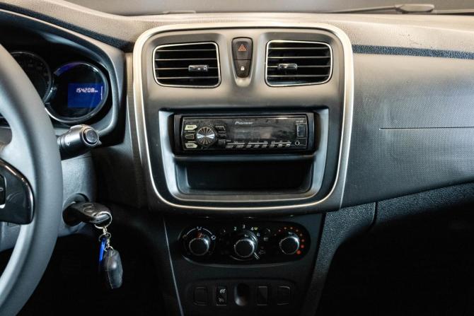 Renault Sandero II с пробегом 2015 года, цена 899 000 рублей, 154208 км, хэтчбек, Автокод Объявления