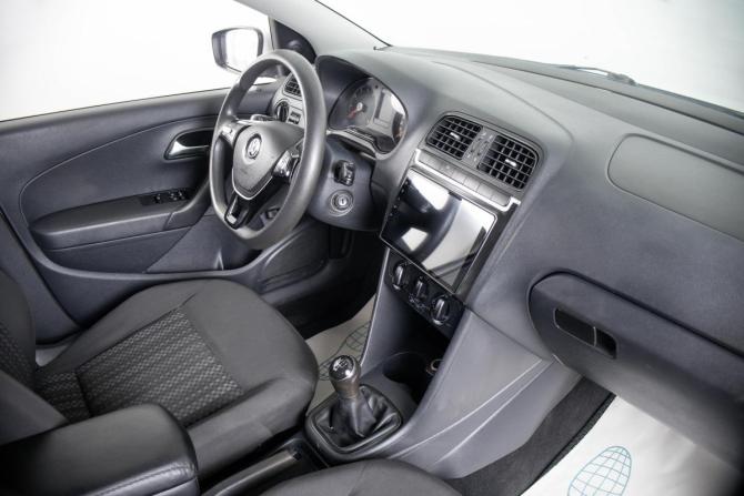 Volkswagen Polo V Рестайлинг с пробегом 2015 года, цена 849 000 рублей, 195000 км, седан, Автокод Объявления