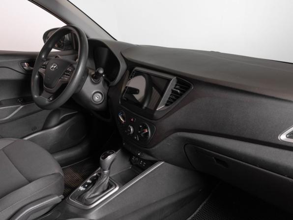 Hyundai Solaris II с пробегом 2017 года, цена 1 170 200 рублей, 120226 км, седан, Автокод Объявления