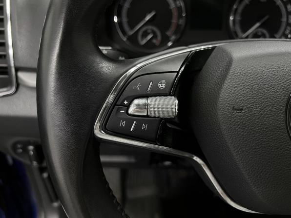 Skoda Karoq I с пробегом 2021 года, цена 2 415 000 рублей, 57195 км, внедорожник, Автокод Объявления