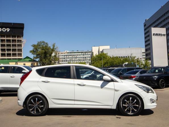 Hyundai Solaris I Рестайлинг с пробегом 2015 года, цена 988 000 рублей, 101510 км, хэтчбек, Автокод Объявления