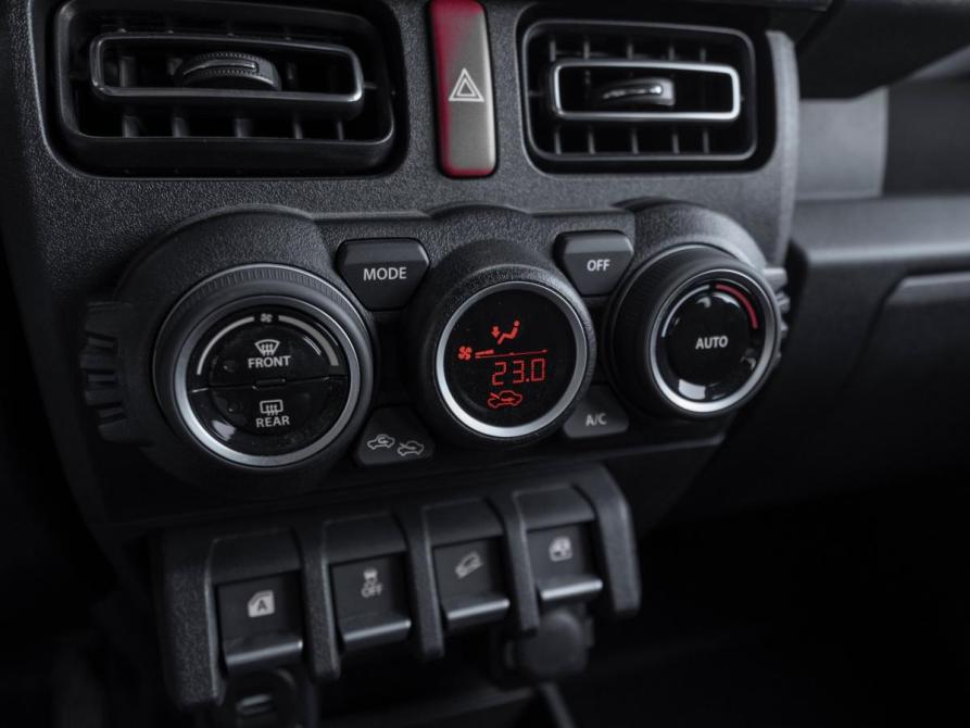 Suzuki Jimny IV Москва  - изображение 16