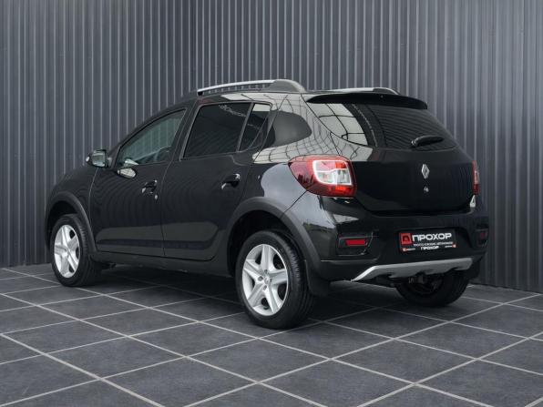 Renault Sandero II с пробегом 2015 года, цена 877 000 рублей, 118000 км, хэтчбек, Автокод Объявления