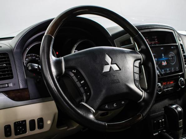 Mitsubishi Pajero IV Рестайлинг 2 с пробегом 2017 года, цена 2 980 000 рублей, 91563 км, внедорожник, Автокод Объявления