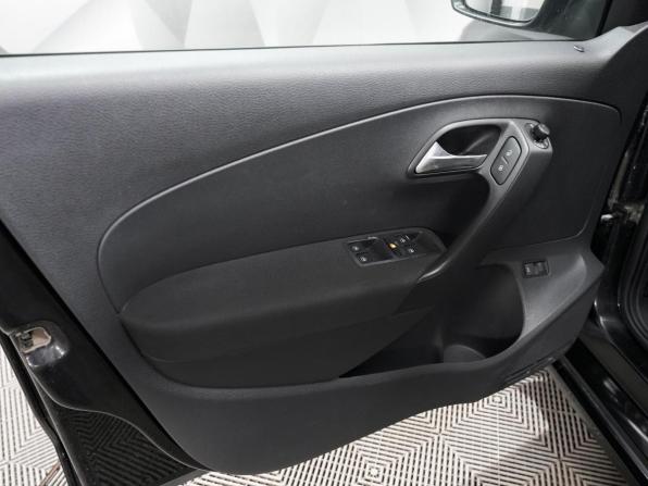 Volkswagen Polo V Рестайлинг с пробегом 2016 года, цена 850 000 рублей, 235000 км, седан, Автокод Объявления