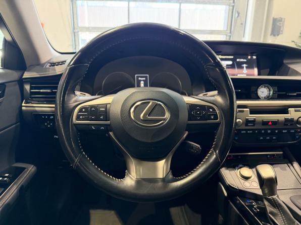 Lexus ES VI Рестайлинг с пробегом 2016 года, цена 1 993 000 рублей, 268172 км, седан, Автокод Объявления