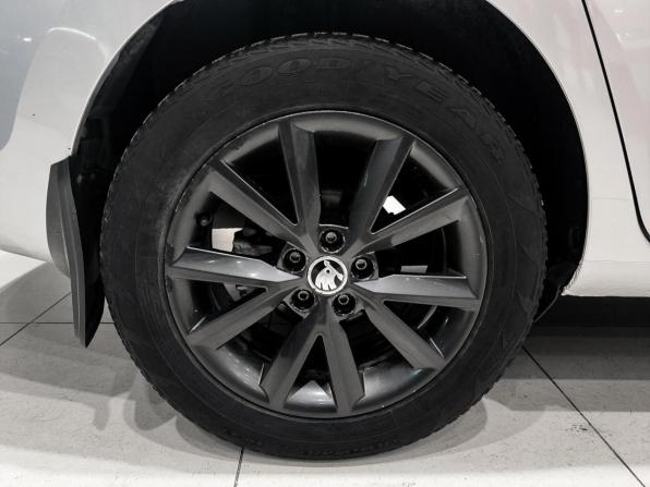 Skoda Rapid I с пробегом 2016 года, цена 950 000 рублей, 285000 км, лифтбек, Автокод Объявления