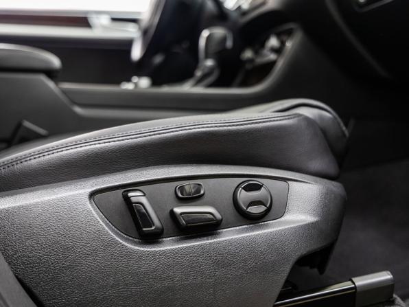 Volkswagen Touareg II Рестайлинг с пробегом 2015 года, цена 3 098 000 рублей, 169678 км, внедорожник, Автокод Объявления