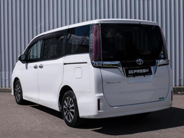 Toyota Esquire I Рестайлинг с пробегом 2018 года, цена 2 249 000 рублей, 168292 км, минивэн, Автокод Объявления