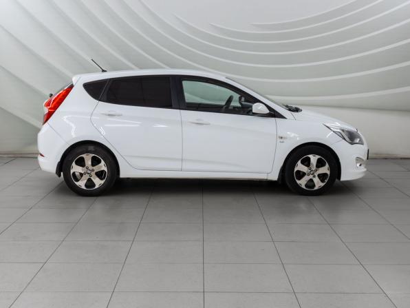 Hyundai Solaris I Рестайлинг с пробегом 2016 года, цена 898 000 рублей, 117708 км, хэтчбек, Автокод Объявления