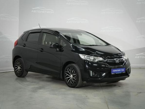 Honda Fit III с пробегом 2015 года, цена 910 000 рублей, 120286 км, хэтчбек, Автокод Объявления