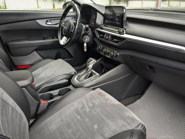 Kia Cerato IV Рестайлинг с пробегом 2022 года, цена 2 299 500 рублей, 42800 км, седан, Автокод Объявления