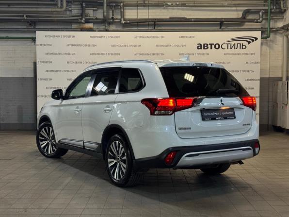 Mitsubishi Outlander III Рестайлинг 3 с пробегом 2019 года, цена 1 899 000 рублей, 126000 км, внедорожник, Автокод Объявления