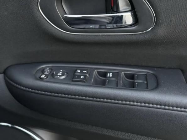 Honda Vezel I с пробегом 2017 года, цена 1 499 000 рублей, 130002 км, внедорожник, Автокод Объявления