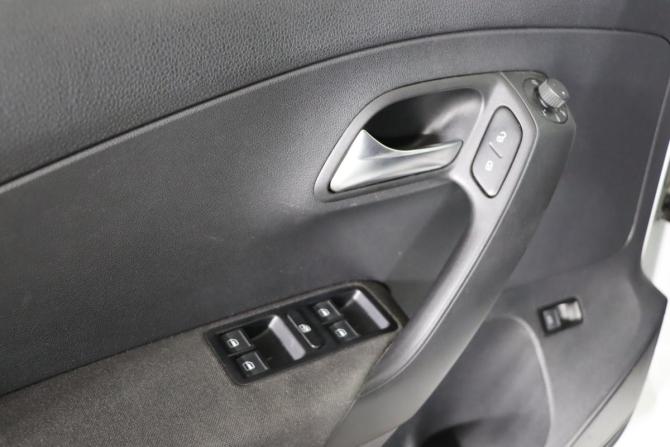 Volkswagen Polo V Рестайлинг с пробегом 2017 года, цена 1 199 990 рублей, 116115 км, седан, Автокод Объявления