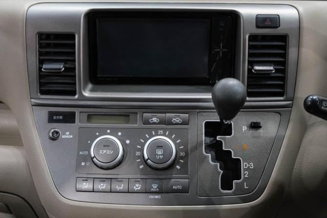Toyota Raum II с пробегом 2010 года, цена 859 000 рублей, 191000 км, компактвэн, Автокод Объявления