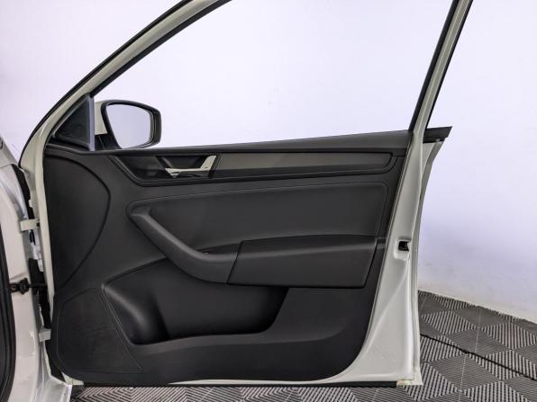 Skoda Rapid I Рестайлинг с пробегом 2019 года, цена 780 000 рублей, 218244 км, лифтбек, Автокод Объявления