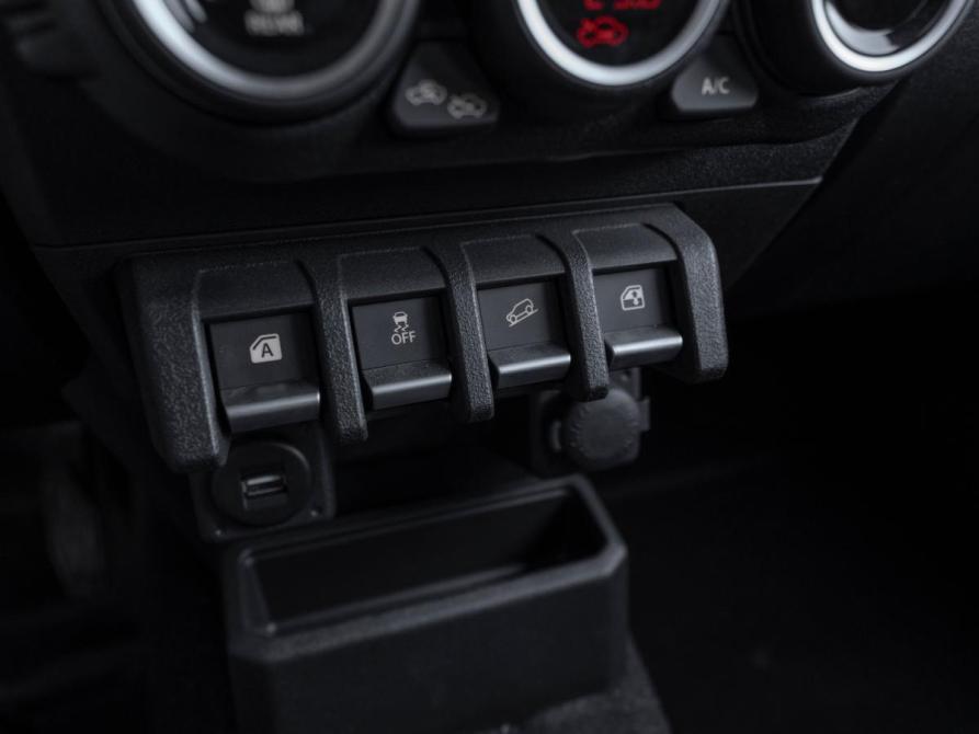 Suzuki Jimny IV Москва  - изображение 15