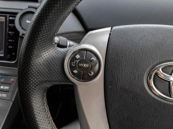 Toyota Prius III Рестайлинг (XW30) с пробегом 2012 года, цена 1 239 000 рублей, 175854 км, лифтбек, Автокод Объявления