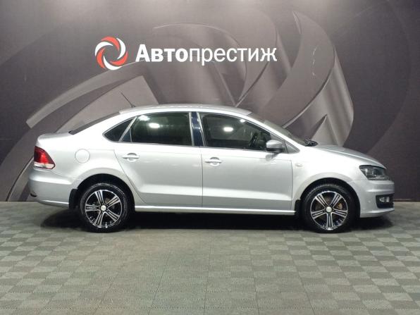 Volkswagen Polo V Рестайлинг с пробегом 2016 года, цена 999 000 рублей, 121000 км, седан, Автокод Объявления