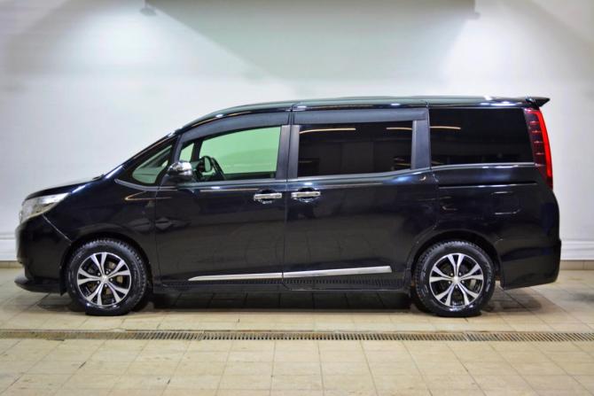 Toyota Noah III (R80) с пробегом 2016 года, цена 1 650 000 рублей, 133800 км, минивэн, Автокод Объявления