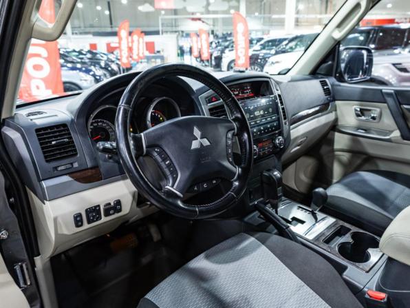 Mitsubishi Pajero IV Рестайлинг 2 с пробегом 2017 года, цена 3 500 000 рублей, 84651 км, внедорожник, Автокод Объявления