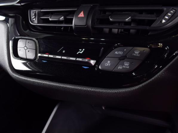 Toyota C-HR I с пробегом 2018 года, цена 1 765 995 рублей, 130183 км, внедорожник, Автокод Объявления