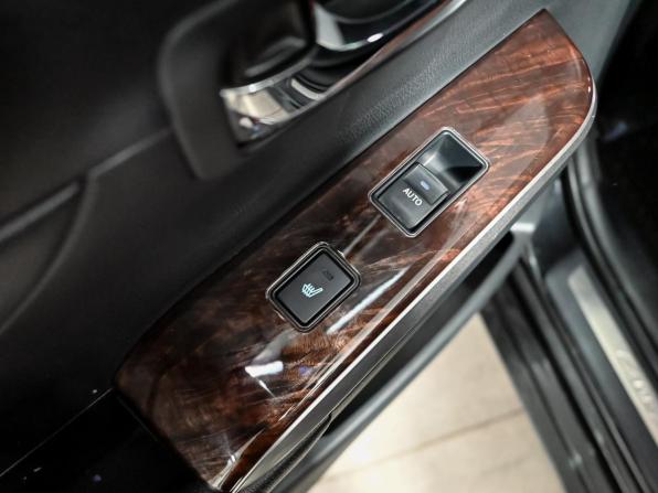 Toyota Camry VII (XV50) Рестайлинг 2 с пробегом 2018 года, цена 2 500 000 рублей, 105423 км, седан, Автокод Объявления