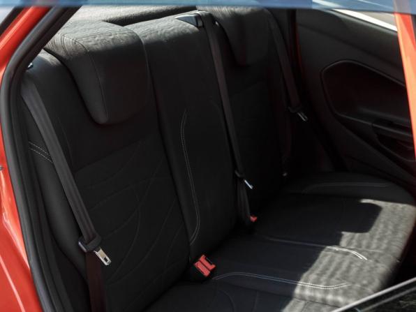 Ford Fiesta Mk6 Рестайлинг с пробегом 2015 года, цена 650 000 рублей, 199549 км, седан, Автокод Объявления