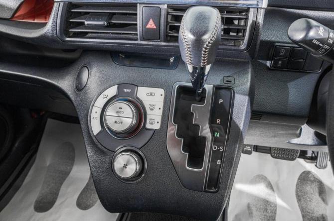 Toyota Sienta II с пробегом 2017 года, цена 1 439 000 рублей, 70500 км, компактвэн, Автокод Объявления