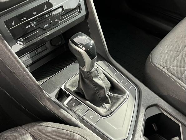 Volkswagen Tiguan II Рестайлинг с пробегом 2021 года, цена 2 690 000 рублей, 68510 км, внедорожник, Автокод Объявления