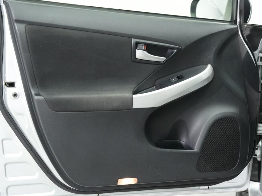 Toyota Prius III Рестайлинг (XW30) Новосибирск  - изображение 17