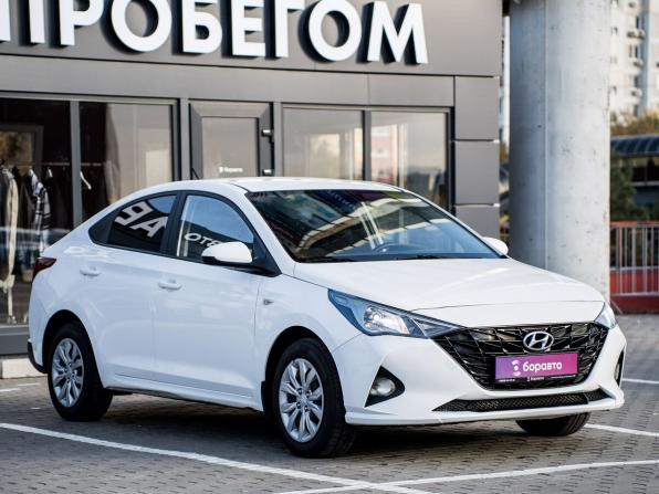 Hyundai Solaris II Рестайлинг с пробегом 2022 года, цена 1 460 000 рублей, 118059 км, седан, Автокод Объявления