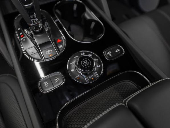 Bentley Bentayga I Рестайлинг с пробегом 2024 года, цена 25 750 000 рублей, 18342 км, внедорожник, Автокод Объявления