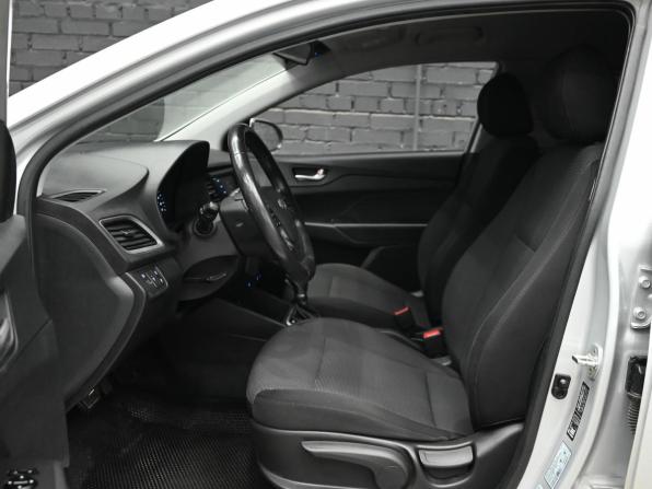 Hyundai Solaris II с пробегом 2017 года, цена 1 375 000 рублей, 138214 км, седан, Автокод Объявления