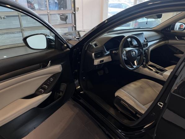 Honda Accord X с пробегом 2018 года, цена 1 755 100 рублей, 150980 км, седан, Автокод Объявления