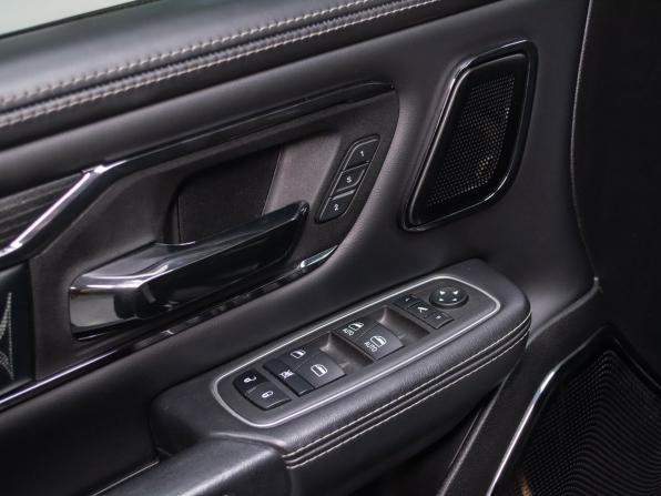 Ram 1500 V с пробегом 2022 года, цена 8 199 000 рублей, 71567 км, offers.body_type.unknown, Автокод Объявления