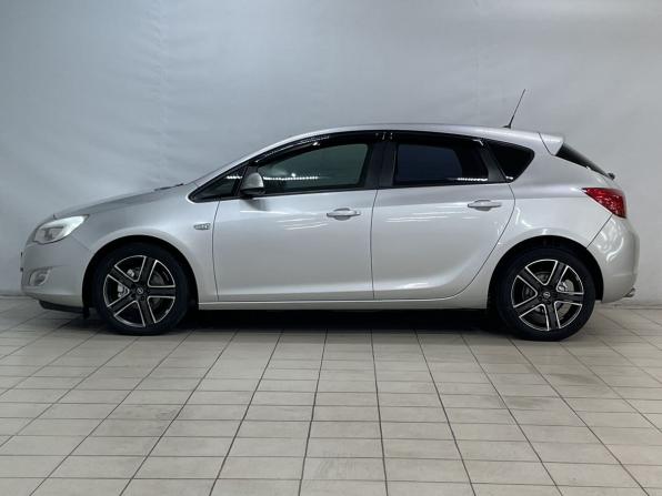 Opel Astra J с пробегом 2011 года, цена 577 000 рублей, 235000 км, хэтчбек, Автокод Объявления