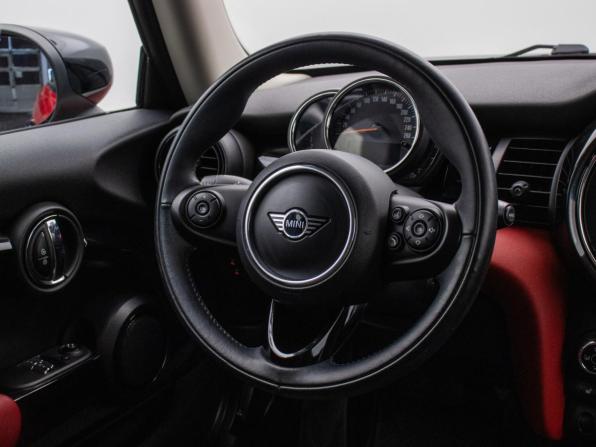 Mini Hatch III (F55/F56) Рестайлинг с пробегом 2020 года, цена 1 879 000 рублей, 91364 км, хэтчбек, Автокод Объявления