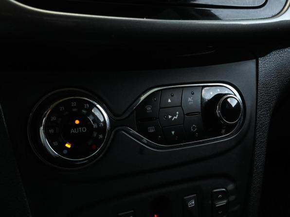 Renault Sandero II с пробегом 2015 года, цена 1 069 000 рублей, 118117 км, хэтчбек, Автокод Объявления
