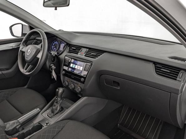 Skoda Octavia III (A7) Рестайлинг с пробегом 2020 года, цена 1 915 000 рублей, 60224 км, лифтбек, Автокод Объявления