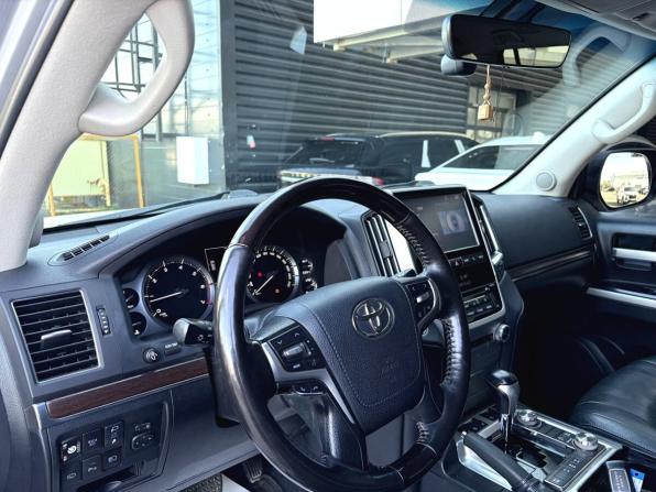 Toyota Land Cruiser 200 Series Рестайлинг 2 с пробегом 2018 года, цена 6 800 000 рублей, 170511 км, внедорожник, Автокод Объявления