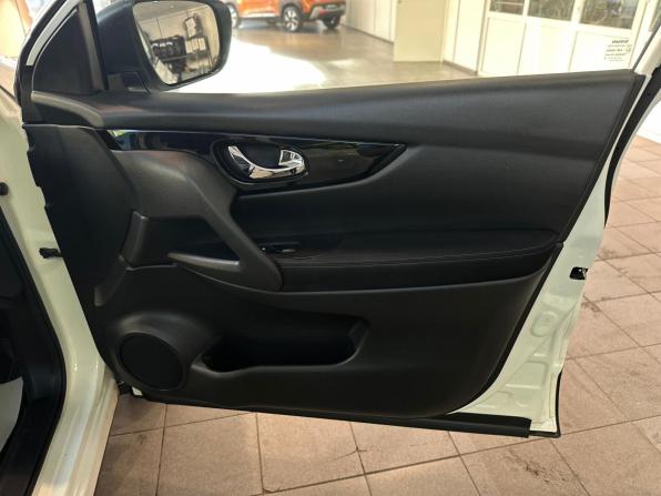 Nissan Qashqai II с пробегом 2018 года, цена 1 390 000 рублей, 97250 км, внедорожник, Автокод Объявления