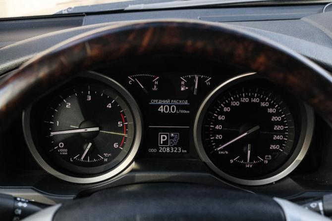 Toyota Land Cruiser 200 Series Рестайлинг 1 с пробегом 2014 года, цена 3 550 000 рублей, 208322 км, внедорожник, Автокод Объявления