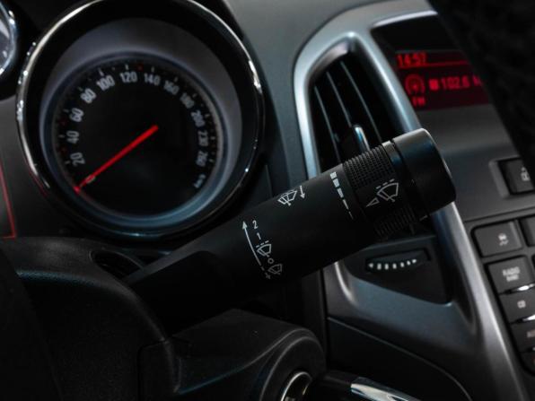 Opel Astra J Рестайлинг с пробегом 2014 года, цена 901 000 рублей, 200894 км, седан, Автокод Объявления