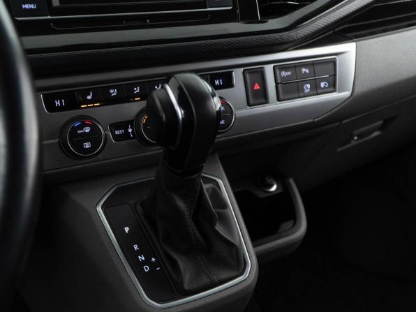 Volkswagen Caravelle T6 Рестайлинг с пробегом 2020 года, цена 4 198 999 рублей, 236747 км, минивэн, Автокод Объявления