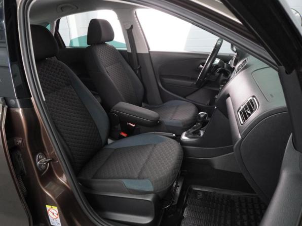 Volkswagen Polo V Рестайлинг с пробегом 2019 года, цена 1 569 000 рублей, 98334 км, седан, Автокод Объявления