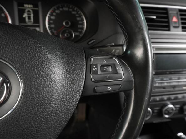 Volkswagen Jetta VI Рестайлинг с пробегом 2014 года, цена 1 219 000 рублей, 258508 км, седан, Автокод Объявления
