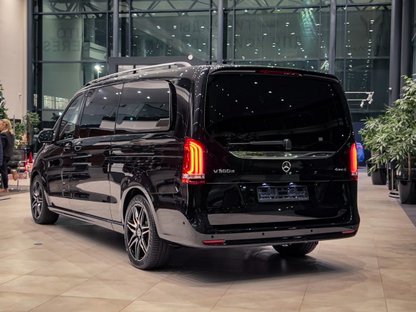 Mercedes-Benz V-Класс III (W447) Рестайлинг с пробегом 2023 года, цена 15 600 000 рублей, 34 км, минивэн, Автокод Объявления