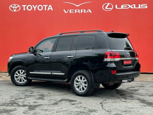 Toyota Land Cruiser 200 Series Рестайлинг 2 с пробегом 2018 года, цена 5 850 000 рублей, 211040 км, внедорожник, Автокод Объявления